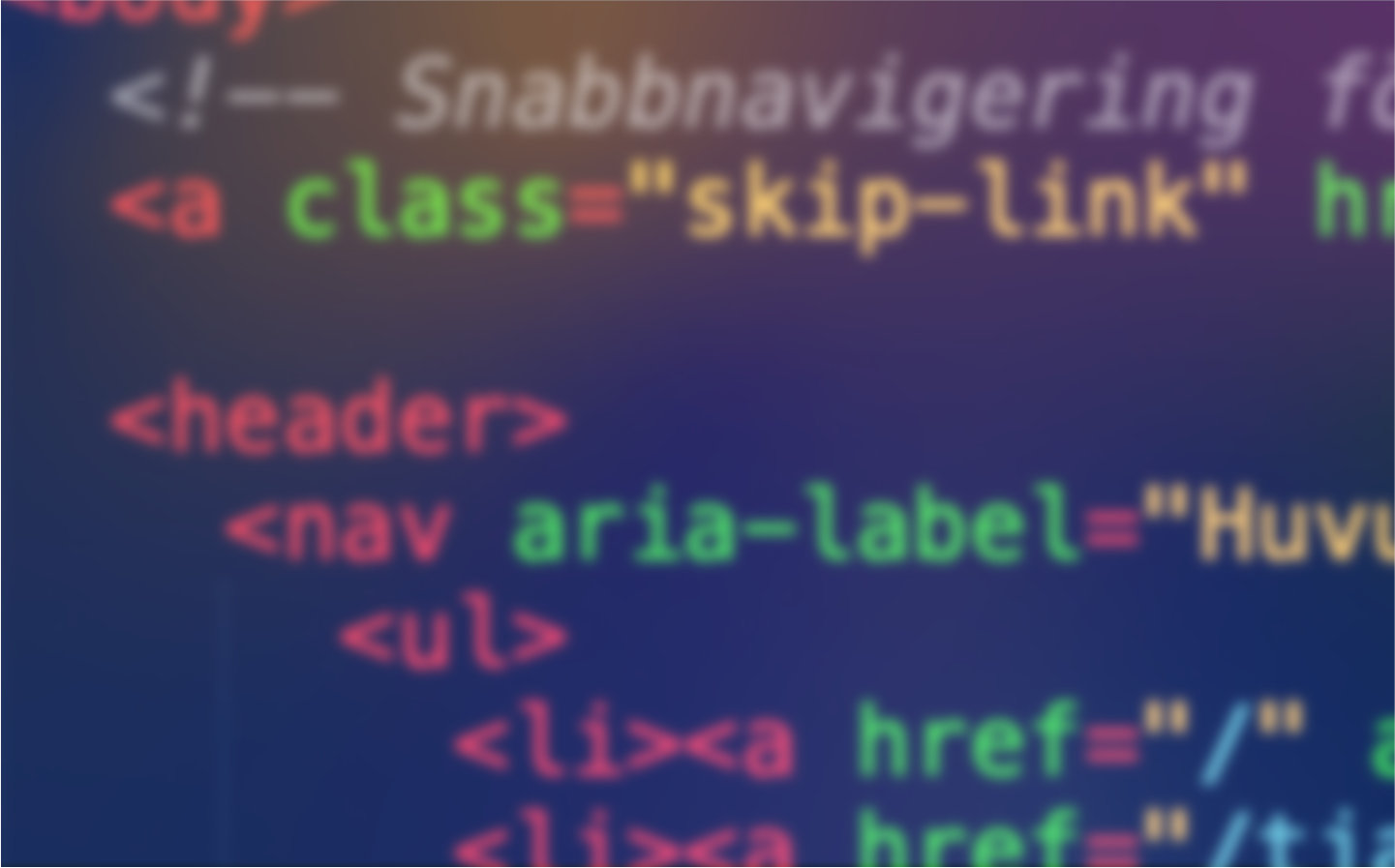 Närbild på färgkodad HTML-kod med taggar som <header> och aria-label, vilket illustrerar tillgänglighet och webbstandarder i utveckling